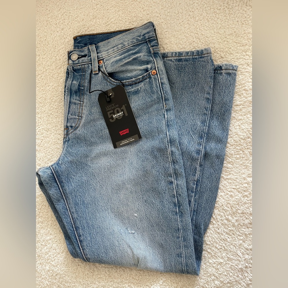 New with tags Levi’s skinny jeans size 28